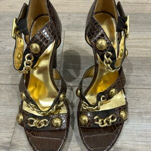 Coach Brown Croc Embossed Leather Heels w/ Gold Chain – Size 7